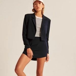 Abercrombie & Fitch Cropped Blazer (XS)
